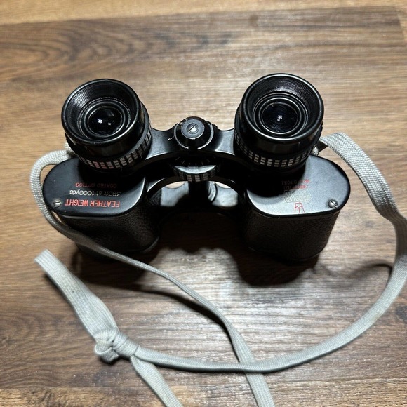 Vintage‎ Monarch 8x30 Feather Weight Binoculars Coated Lenses - Picture 3 of 15